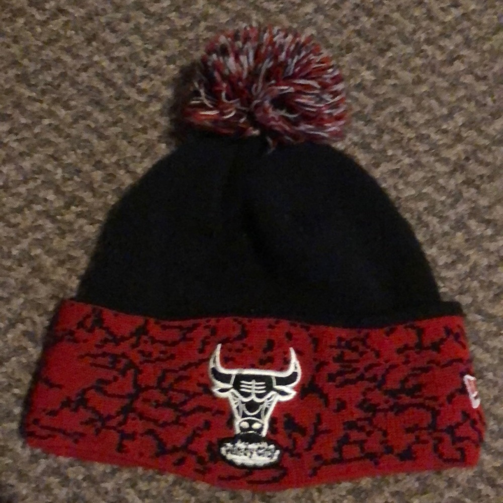 New Era Chicago Bulls Beanie (Red/Black)